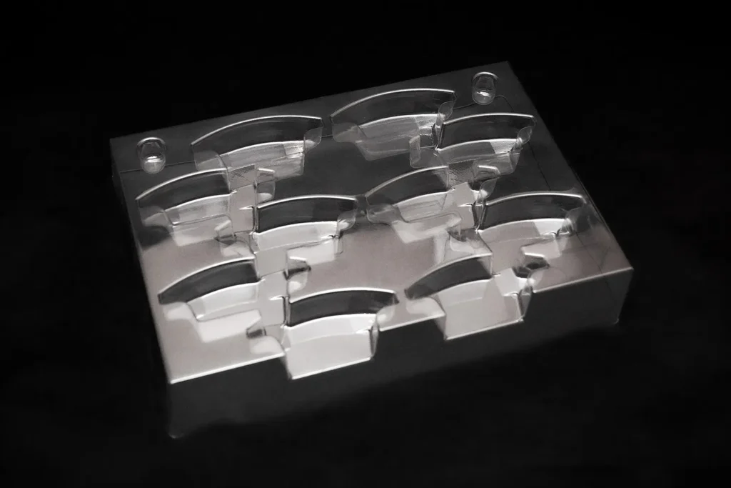 マスカラ・アイライナーディスプレイ（ディスプレイ・真空成形事例） - 株式会社タイセイ