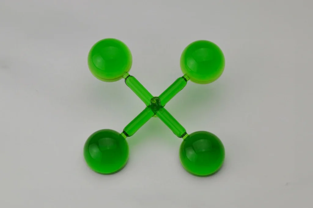 丸型色透明レンズ[肉厚成形品]（アミューズメント・射出成形事例） - 株式会社タイセイ