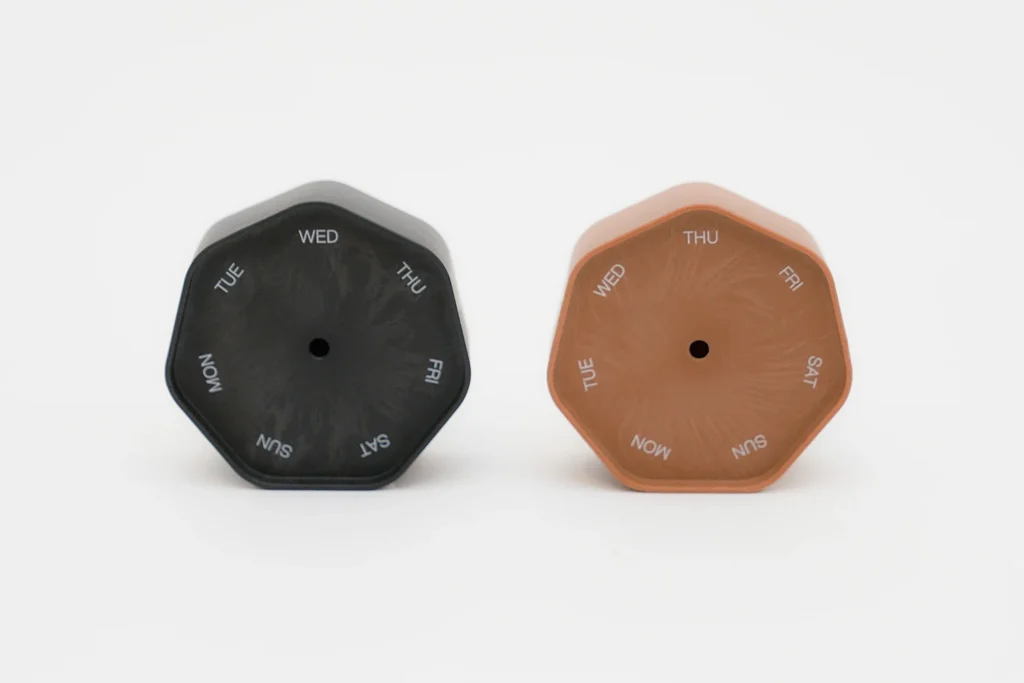 置き時計（ディスプレイ・射出成形事例） - 株式会社タイセイ