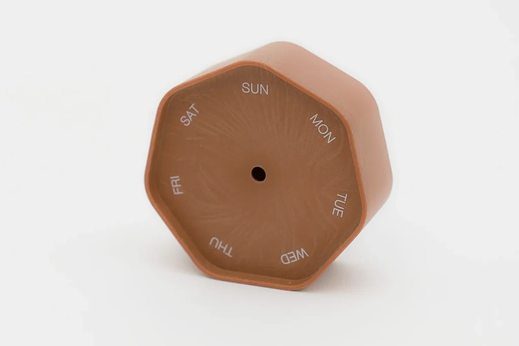 置き時計（ディスプレイ・射出成形事例） - 株式会社タイセイ