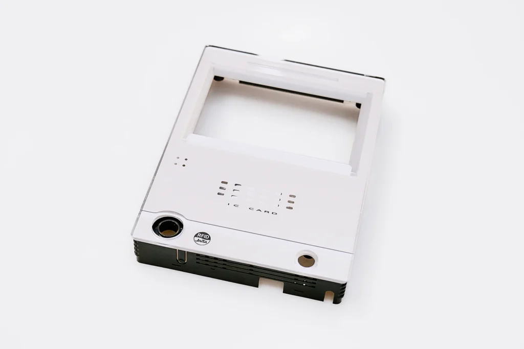 ICカードリーダー筐体（住宅設備・射出成形事例） - 株式会社タイセイ