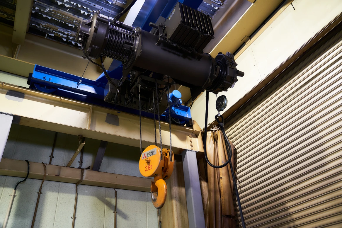 金型製作 クレーン